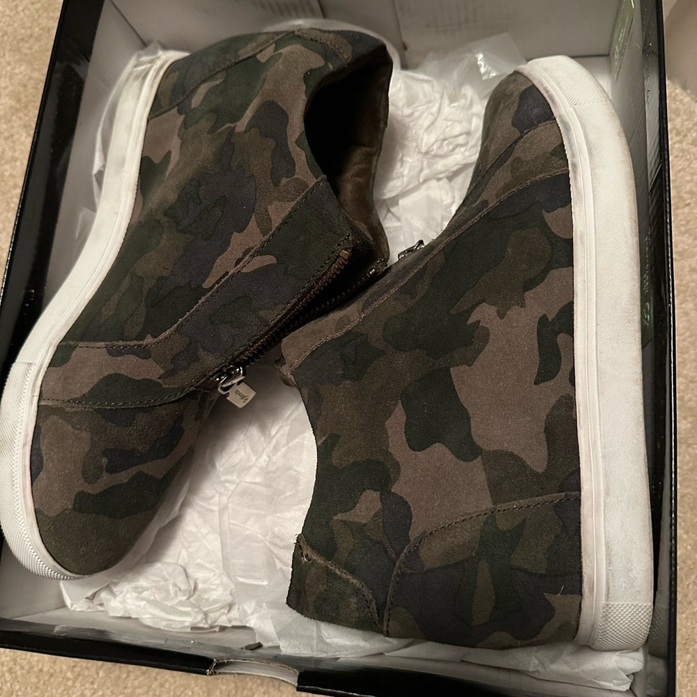 Blondo Camouflage Suede Sneakers
